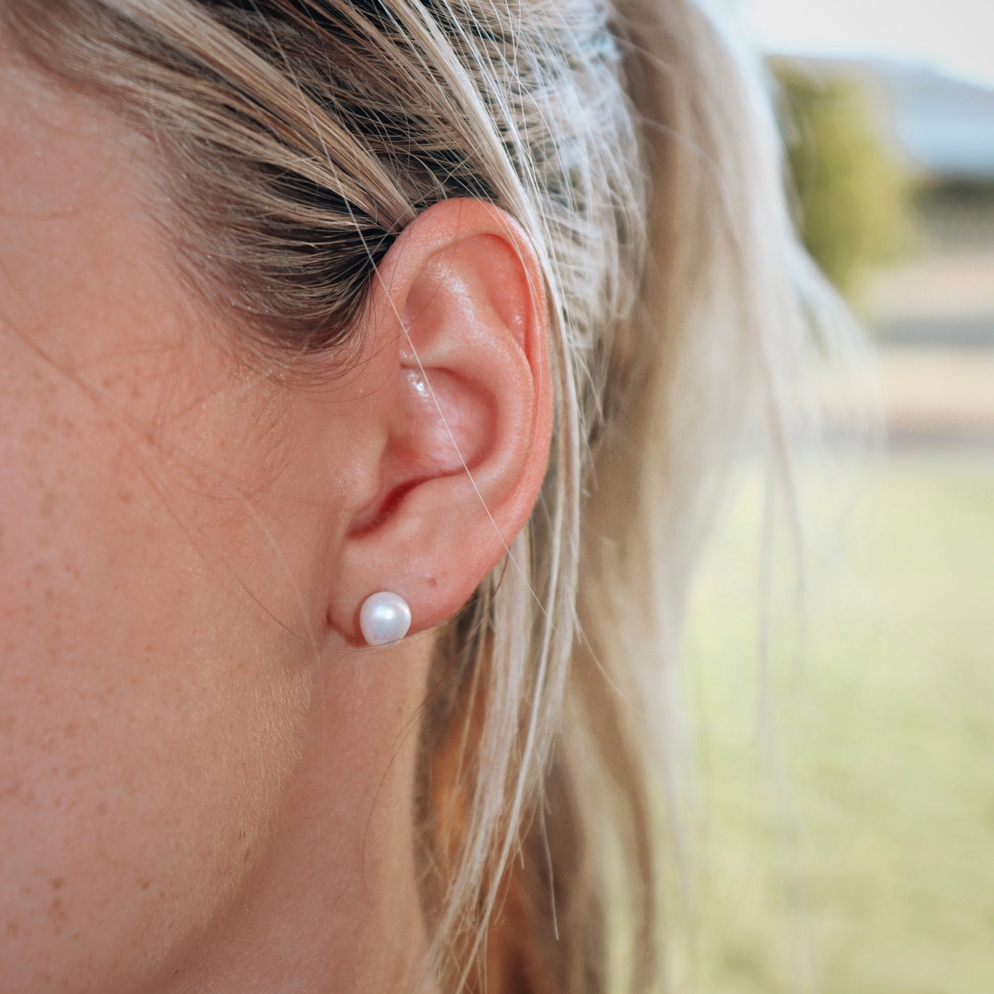 PEARL STUDS